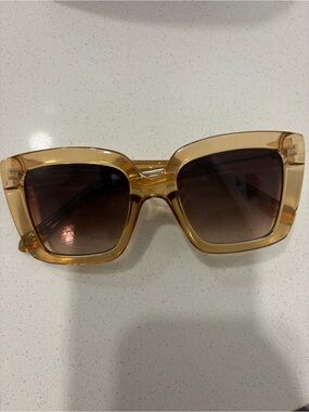 Fossil Classic Oversized square Women’s Sunglasses in Amber